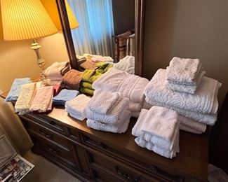 Guest bedroom
An assortment of towels
