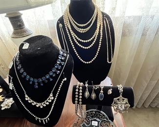 Master Bedroom
Pearls Pearls Pearls! 
Other great vintage jewelry 