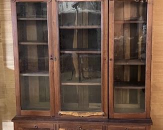 Antique Eastlake Bookcase / Display Cabinet
Late 19th Century, American Victorian
Knapp Joint Drawer Style
