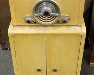 Zenenth Record Player And Radio W Cabinet Stand