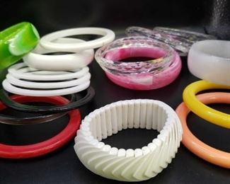 Vintage Bakelight And Other Acrylic Bangles19 Pieces