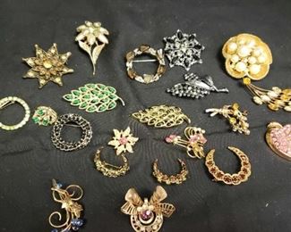 Decorative Gold Toned Pins22 Pieces