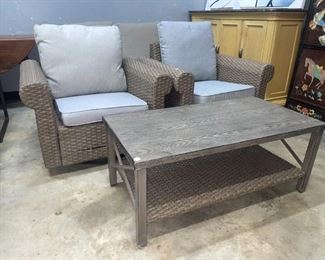 patio chairs and coffee table  Orlando Estate Auction 