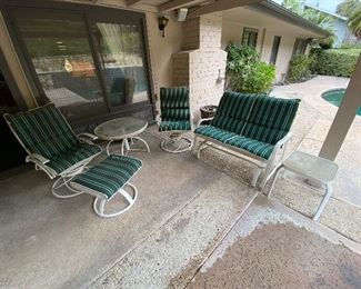 Outdoor Furniture Swinging Bench and Rocking Chairs