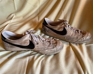 Vintage Nike Sneakers (Size 10.5) 
