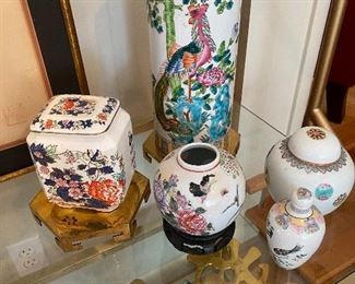 Pretty collection of Oriental pottery