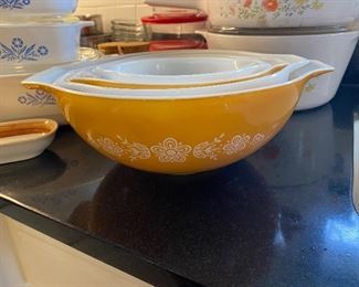 Butterfly Gold Pyrex mixing bowl set