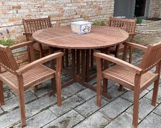 Cedar table & chair set 