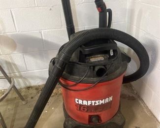 Craftsman 16gal wet/dry shop vac w/attachments