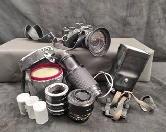 https://www.auctionninja.com/hewitt-estates-and-antiques/product/minolta-xd-11-film-camera-with-accessories-1362.html