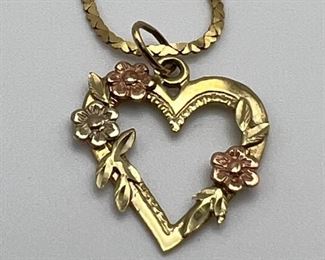 Vintage 1984 14KT Solid Gold Tri-Tone Rose Yellow White Heart & Flowers Necklace
