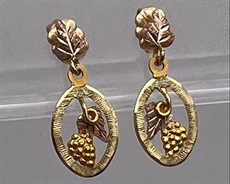 10KT Black Hills Gold Dangle Grapes Earrings Multi Tone

