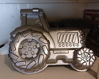 Tractor cake mold