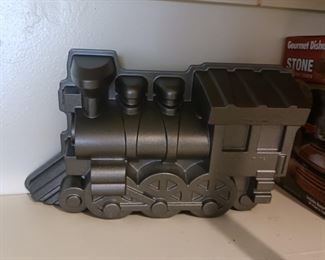 Locomotive train cake mold