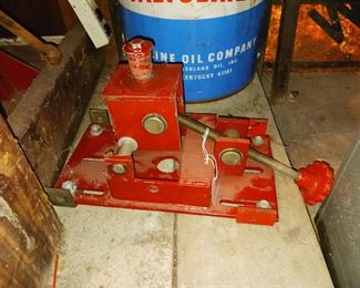 Cast iron hand crank Jack