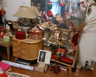 1950s blonde vanity with mirror
