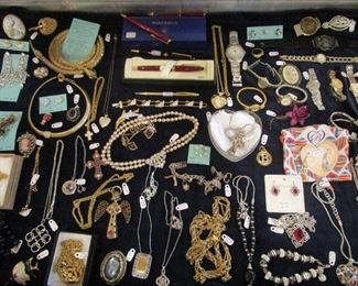 Assortment of jewelry