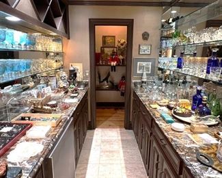 AMAZING BAR AND GLASSWARE!  Baccarat, Arte Italia, Moser, Faberge, Tiffany & Tiffin.  Great vintage lucite and crystal wine holders and decanters