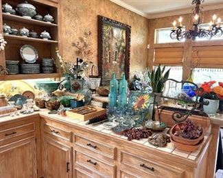 You won’t believe this kitchen!  It’s huge and gorgeous and almost everything is in mint condition.  Not your usual Estate Sale kitchen!