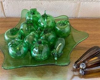 SJP146 Vintage Blown Green Glass Console Bowl & Fruits