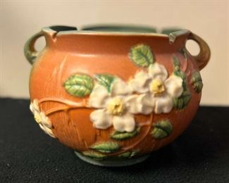 SJP179- Roseville White Rose Jardiniere