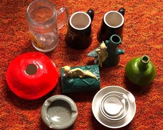 SJP186 - DECORATIVE CERAMIC COLLECTIBLES AND MUGS