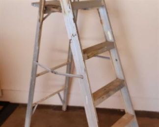 SJP199 - Aluminum Ladder 5'