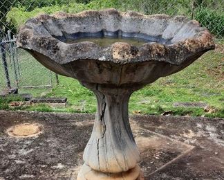 SJP252 - Concrete Birdbath 