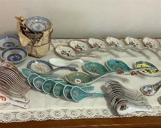 SJP513 Large Batch Of Chinese Porcelain Soup Spoons & Sauce Dishes