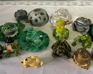 SJP534- Lucky Frogs & Decorative Toads