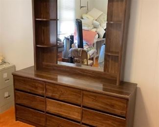 SJP619 Chest Of Drawers With Mirror & Shelving