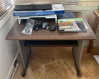 SJP642- Wooden Computer Desk, Keyboard & Accessories 