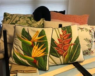 SJP658 Mystery Lot Of Various Pillows