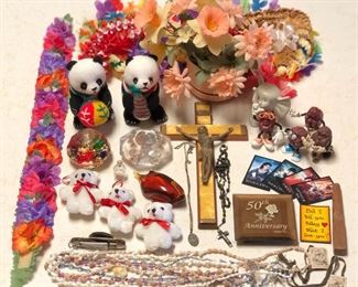 SJP688 - DECORATIVE SMALL PLUSH BEARS, PAPERWEIGHTS, FLORAL LEIS AND MORE