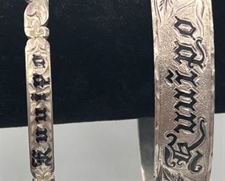 SJP928- Pair Of Beautiful Hawaiian Bangle Bracelets 