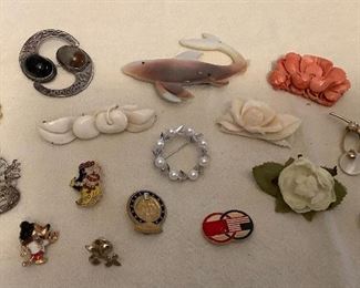 SJP802 Various Vintage Costume Jewelry Brooches & Enamel Pins
