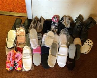 SJP283 Mystery Lot Of Various Bedroom/House Slippers & More!