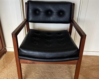 SJP680- Vintage Wooden Chair