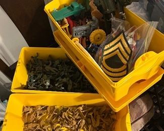 TUBS of 1940s army men and rare sets and small foreign collectibles 