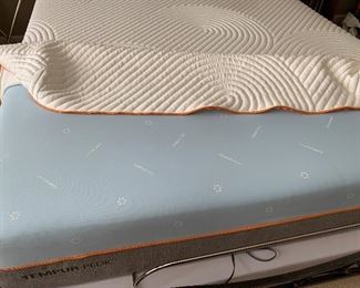 Brand new Serta matress with washable cover 