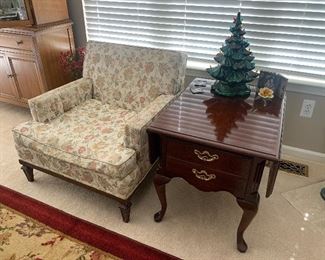 Thomasville end table, vintage porcelain lighted Christmas tree