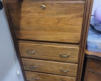 Vintage chest of drawers