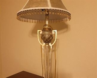 An older lamp, age undetermined, in very good shape