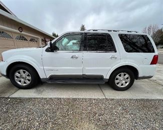 2003 Lincoln Navigator; 110,000 miles