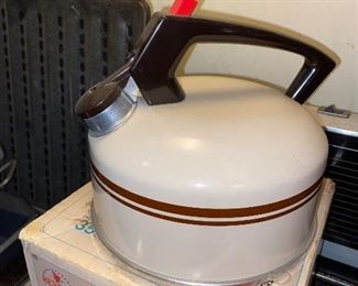 We don’t just have one vintage yea kettle……we have two!