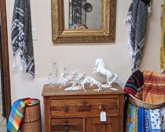 Middle East (Afghanistan, Pakistan, Saudi Arabia, Egypt, Kazakistan) Textiles                                                                                 Two Tone Wash Stand                                                                             Middle Eastern Keffiyeh Head Wrap and Aqel Rope