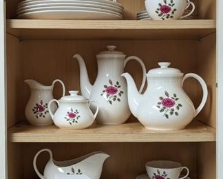 Royal Doulton England Bone China 'Sweetheart Rose' 100 pieces