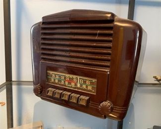 Bakelite Crosley radio