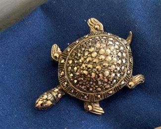 Adorable turtle pin