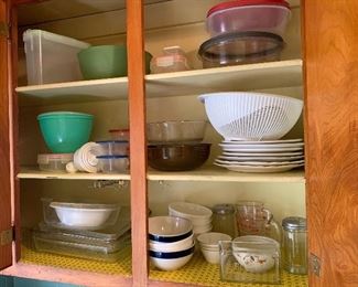 Kitchenware, pyrex